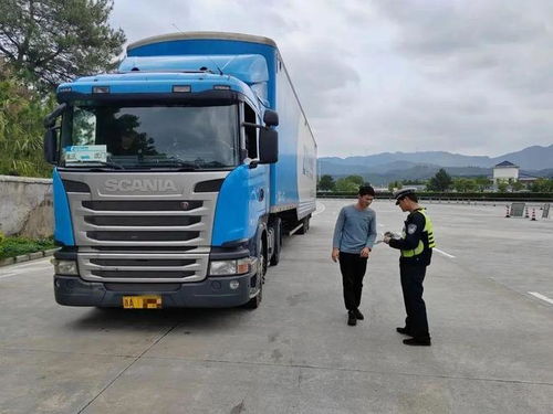 賀州交警“治防宣”三箭齊發(fā)，擰緊道路運輸“安全閥”守護(hù)“平安貨運”