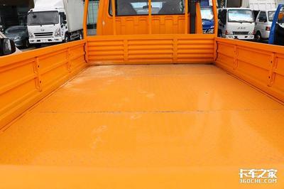 霸鈴V6配小8擋變速箱，雙聯屏科技助力，讓爬坡更從容